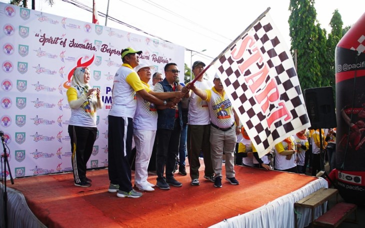 Menteri Pemuda Dan Olahraga Republik Indonesia Imam Nahrawi Dan Gubernur Bengkulu Launcing Maskot dan Melepas Peserta Jalan Sehat 