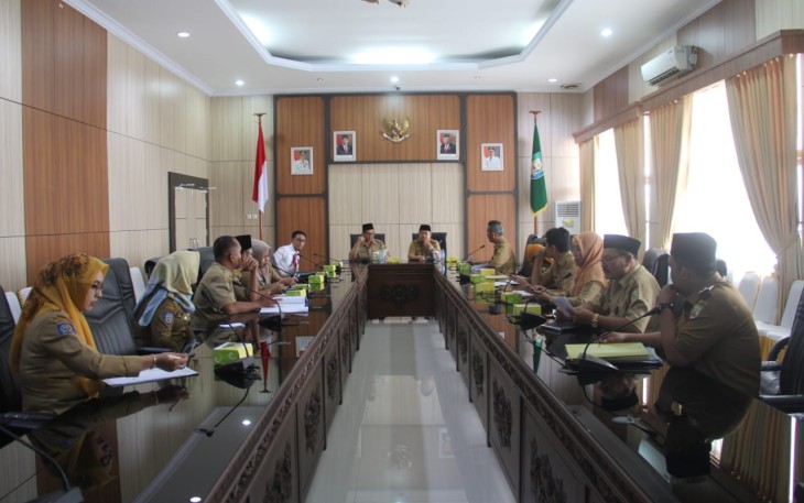 Asisten III Setda Provinsi Bengkulu Gotri Suyanto memimpin Rapat Pembahasan Tentang Usulan Kuota Jenis Bahan Bakar Minyak Tertentu dan Jenis BBM Khusus Penugasan
