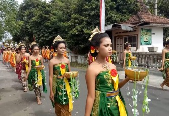 Tradisi Mengiringi Kirab Dilokasi Petilasan Prabu Anom