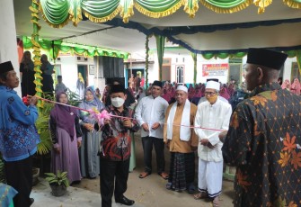 Peresmian Kantor Kepala Desa Trimo Rejo, oleh Camat Semendawai Suku Tiga OKU Timur, Drs.H. A Sholihan, MM
