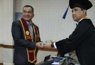 Kolonel Tek Tumpak Silitonga saat menerima gelar Doktor di Universitas Padjadjaran Bandung. Sabtu (1/10)