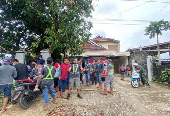 Puluhan karyawan PT Putra Maga Nanditama saat geruduk kantor perusahaan setempat, Jum at (2/9/2022).