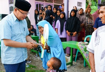 ubernur Rohidin memperķenalkan program bantuan untuk masyarakat Bengkulu di antaranya yaitu program Bantuan Bedah Rumah Masyarakat Tidak Mampu, Jaminan Kesehatan Gratis Masyarakat Tidak Mampu, serta Pemasangan Listrik Gratis bagi Masyarakat Bengkulù yang tidak mampu