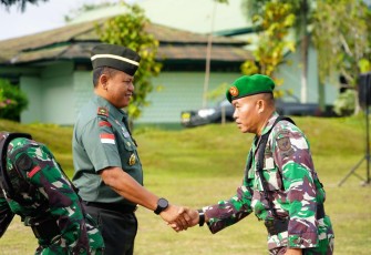 Danrem 121/Abw Brigjen TNI Lukman Arief saat halalbihalal bersama prajuritnya, Senin (22/4)