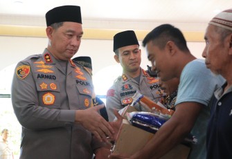 Kapolda Bengkulu Irjen Pol Drs. H. Armed Wijaya, M.H. kembali menggelar bulan bakti ramadan berupa pembagian bantuan sosial kepada masyarakat