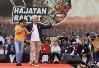 Ganjar Pranowo saat menghadiri Hajatan Rakyat Cirebon di Stadion Bima, Kota Cirebon, Jawa Barat, Sabtu, 27 Januari 2024.