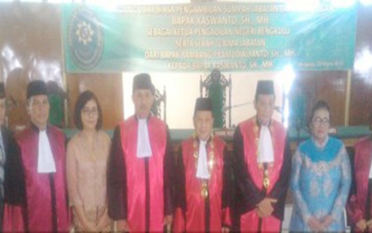 Pengambilan Sumpah, Pelantikan serta Serah Terima Jabatan Ketua PN Bengkulu di Aula Pengadilan Tinggi Bengkulu, Rabu (29/03)