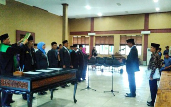 Pelantik delapan Kepala Dinas Organisasi Perangkat Daerah (OPD) di Aula Sekretariat Daerah, Kantor Walikota, Bentiring, Jumat (21/4)  kemarin.