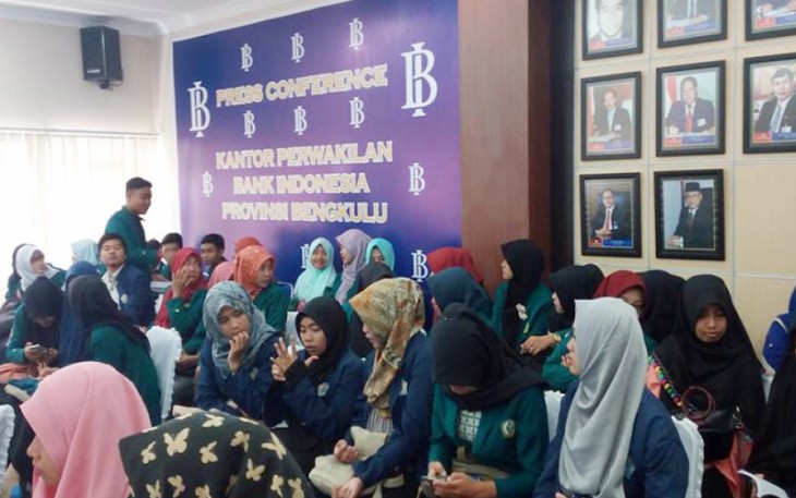 Para mahasiswa penerima Beasiswa