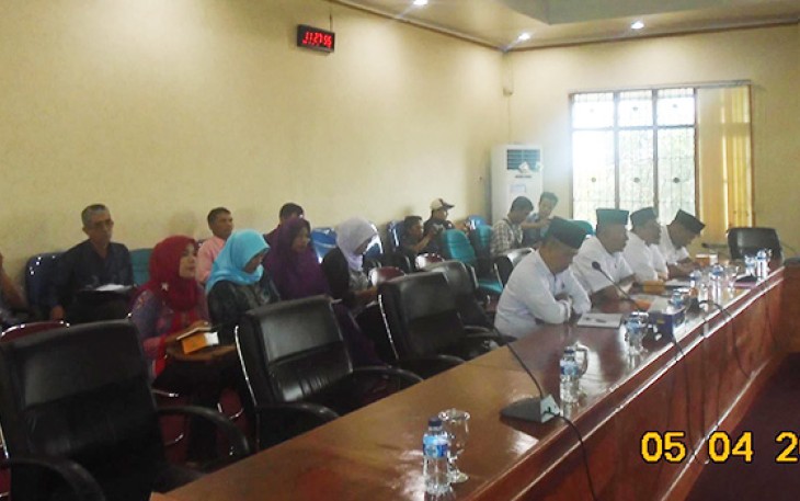 Para pegawai Dinas Koperasi dan UMKM Kota Bengkulu tampak serius mengikuti hearing
