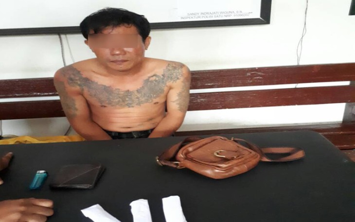 Tersangka beserta barang bukti saat diamankan. Foto (Tribratanewsbengkulu.com)