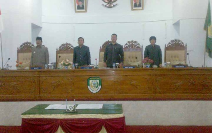 Unsur Pimpinan DPRD dan Pemerintah Daerah Seluma saat rapat