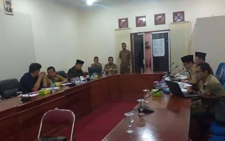 Hearing Komisi II bersama warga, Selasa (11/07/2017)