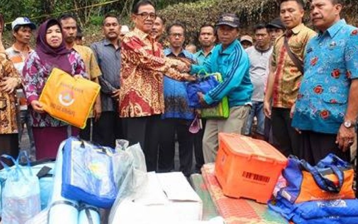 Bupati dan Wabup Kepahiang Bantu Korban Kebakaran