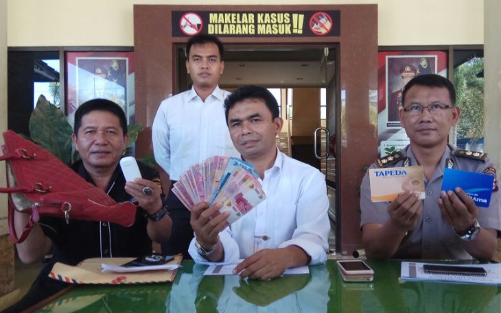 Dir Reskrim Umum Polda Bengkulu, Kombes Pol A Rafiq (tengah), saat menggelar jumpa pers, Senin (17/7/2017). Foto : (Tribratanewsbengkulu.com)