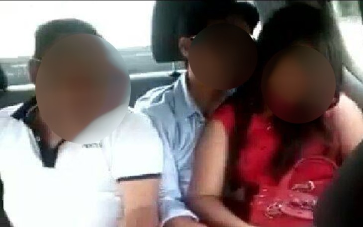 Penampakan di bagian kursi penumpang dalam rekaman video yang jadi viral di jejaring sosial.