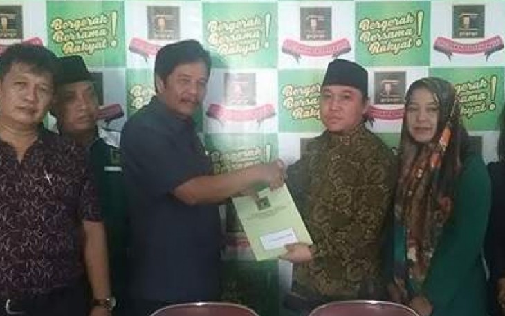Edison Simbolon mengembalikan formulir ke DPC PPP Kota Bengkulu