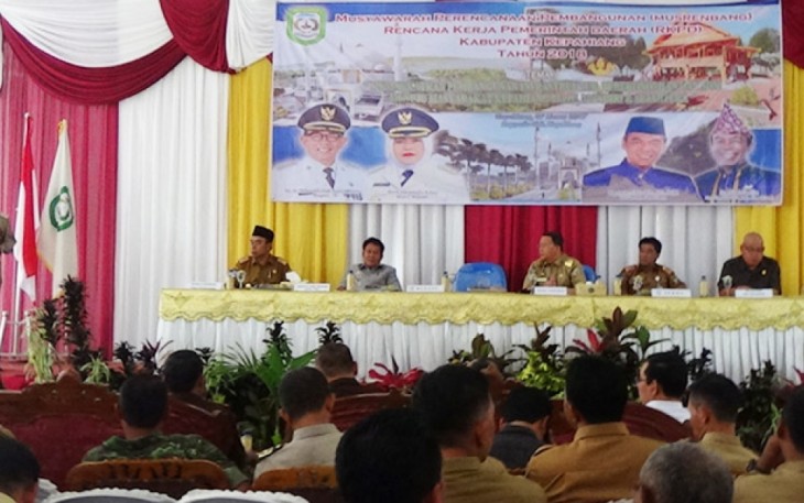  Bupati Kepahiang, Hidayatullah Sjahid saat menyampaikan sambuatnnya