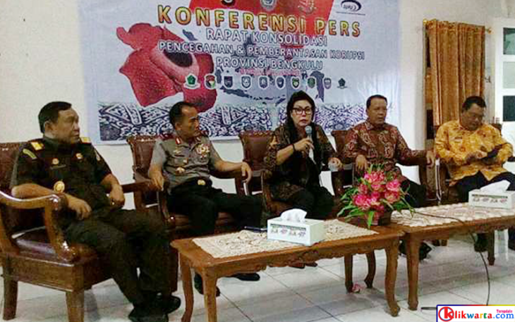 Wakil Ketua KPK Basaria Pandjaitan saat Konferensi Pers Rapat Konsolidasi Pencegahan dan Pemberantasan Korupsi Provinsi Bengkulu, Kamis (10/08/2017) kemarin.