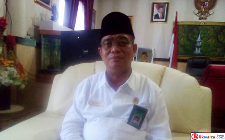 Kepala Kantor Wilayah Kementerian Agama Provinsi Bengkulu Drs. H. Bustasar saat ditemui diruang kerjanya.