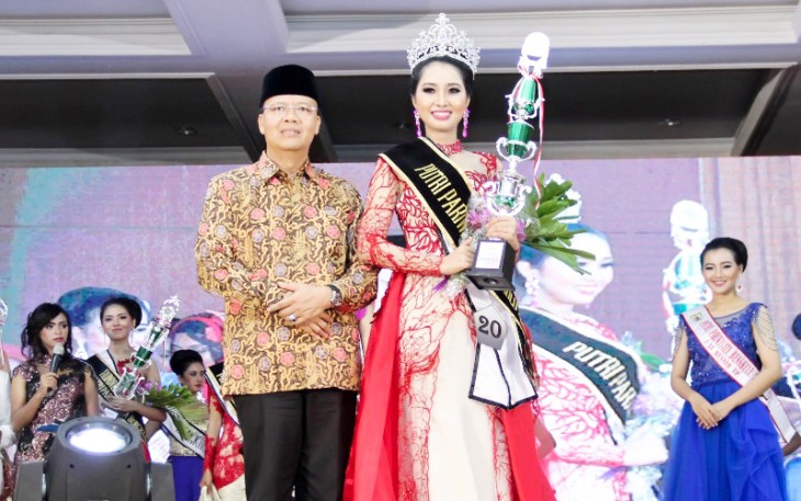 Fithria Apri Shely, Juara Putri Pariwisata Indonesia Bengkulu 2017 bersama Ptl. Gubernur Bengkulu