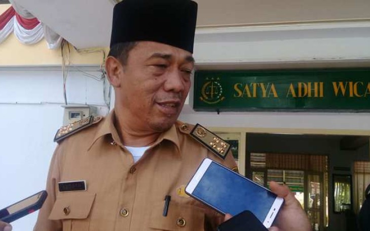 Mantan Plt Sekda Provinsi Bengkulu, Sudoto saat mendatangi Kejati Bengkulu, Selasa (22/08/2017). 