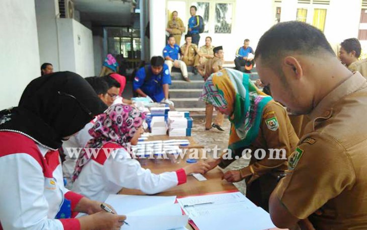 Pemeriksaan ratusan ASN Dinsos Provinsi oleh BNNP, Selasa (01/08/2017)