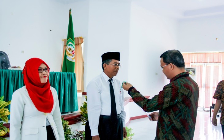 Plt Gub Rohidin Mersyah sampaikan arahan dalam pembukaan Bimtek dan temu ilmiah Widyaiswara di aula BPSDM Provinsi Bengkulu, Senin 16 Okt 2017. 