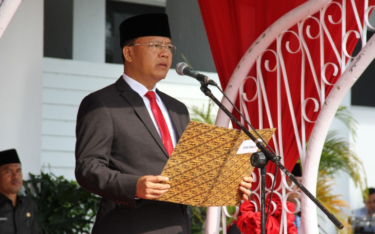 Pelaksana Tugas (Plt) Gubernur Bengkulu Rohidin Mersyah saat menjadi Inspektur upacara pada Upacara Hari Kesaktian Pancasila di Lapangan Kantor Gubernur Pemda Provinsi Bengkulu, Selasa (3/10).