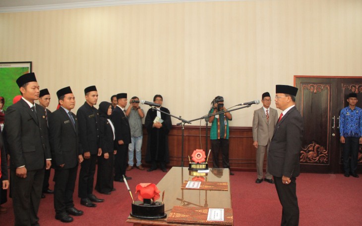 Plt Gubernur Bengkulu Rohidin Mersyah saat memimpin pelantikan