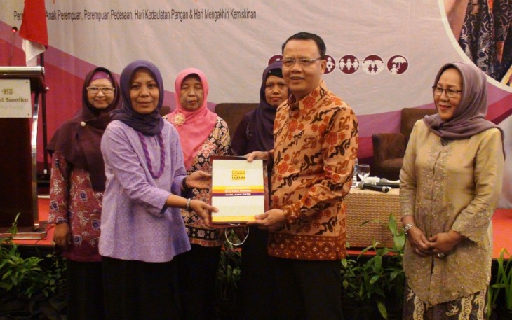 Plt Gubernur Bengkulu Rohidin Mersyah, usai membuka secara resmi sekaligus menjadi Keynote Speaker pada Perayaan Gerakan Perempuan Akar Rumput Provinsi Bengkulu, di Hotel Santika, Selasa (31/10).