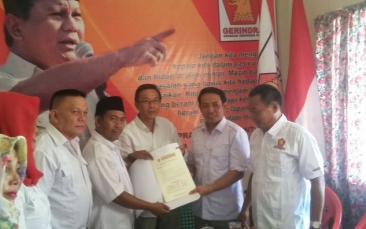 DPC Partai Gerindra Kota Bengkulu saat menyampaikan rekomendasi dukungan kepada Helmi Hasan-Dedi Wahyudi. Foto : Bengkulutoday.com