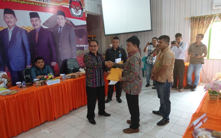 KPU Kota Bengkulu saat mengumumkan hasil tes kesehatan Bapaslon Pilwakot Bengkulu, Rabu (17/01/2018).