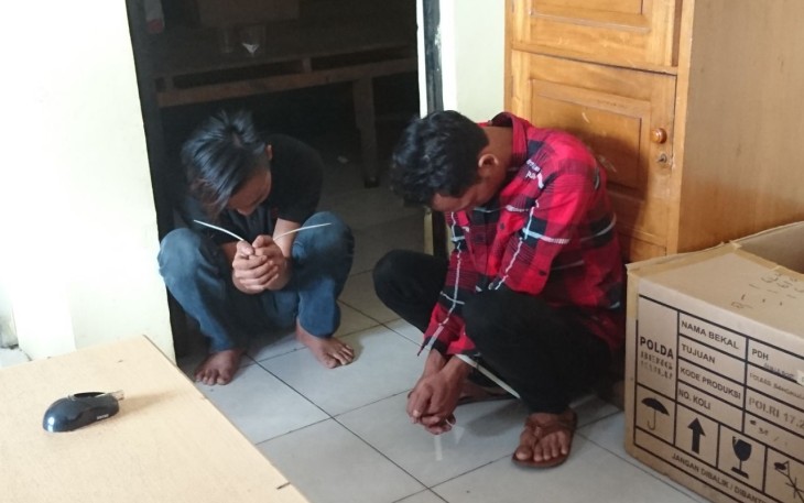 Dua Pelaku Pencurian Handphone saat diamankan di Polres Kota Bengkulu