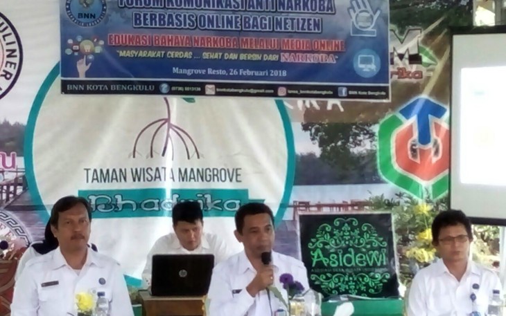 Kepala BNN Kota Bengkulu Alexander saat membuka acara Forum Komunikasi Anti Narkoba berbasis online bagi netizen, Senin (26/2/2018) di Mangrove Resto Jl Jenggalu, Kota Bengkulu. 