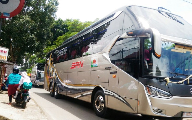 Tampilan Bus Mercedes-Ben 500 2542 XHD Prime SR 2