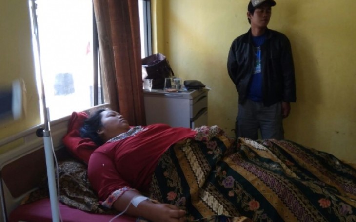 Meli ibu korban saat tebaring dilemas di RSUD Kepahiang. Foto (bengkulutoday.com)