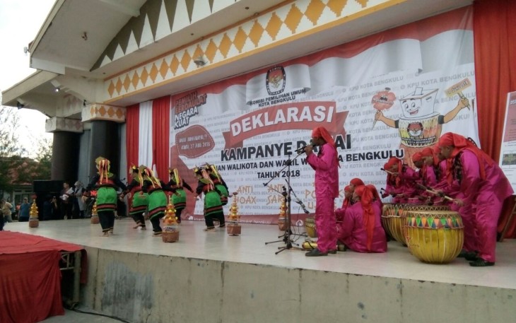 Deklarasi Kampanye Damai dibuka dengan tari dol Khas Bengkulu