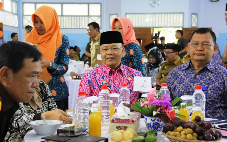 Plt Gub Rohidin Mersyah dalam acara 'Tebar Sinergi (Ngeteh Bareng Untuk Sinergi) bertajuk PPTK/ Bendahara Tiada, Pembangunan di Bengkulu terancam' di Aula BPKP