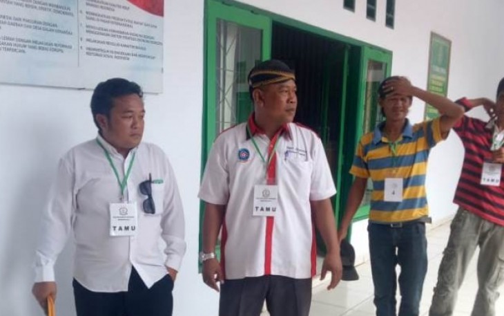 Agus Suparmin dari LSM saat mendatangi Kejari Bengkulu pada Senin (23/4/2018).