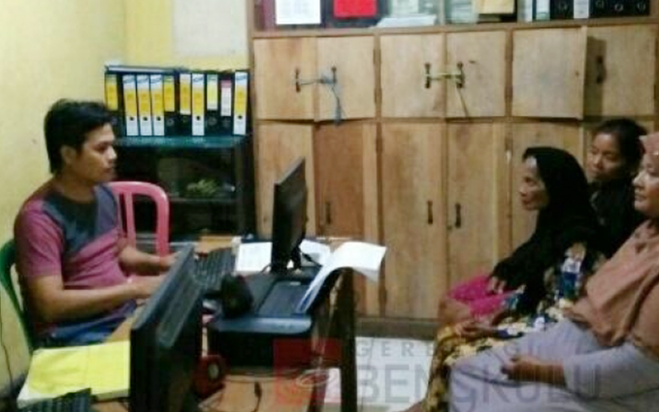 Korban seorang nenek usia 65 tahun saat melapor ke Polsek Talo