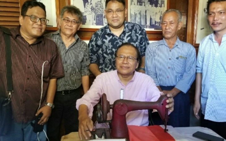 Rizal Ramli saat berkunjung ke rumah kediaman Fatmawati, foto (rmolbengkulu.com)