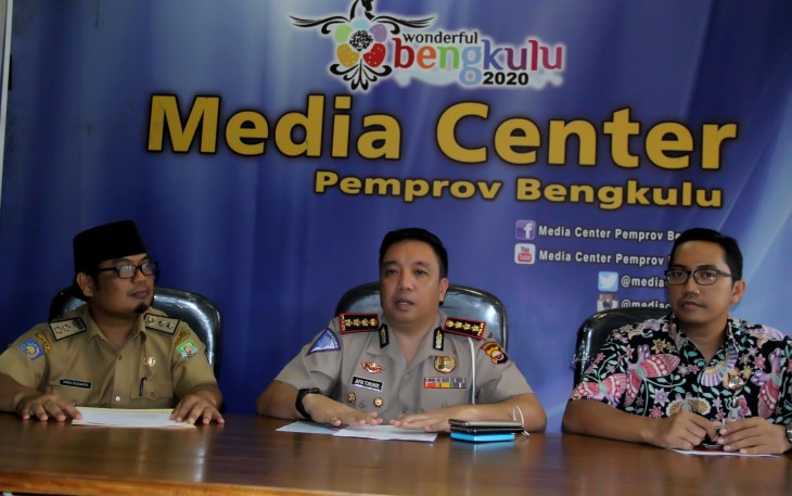 Kombes. Pol. Jefri Torunde saat melakukan jumpa pers di Media Center Pemprov. Bengkulu, Selasa (22/5).
