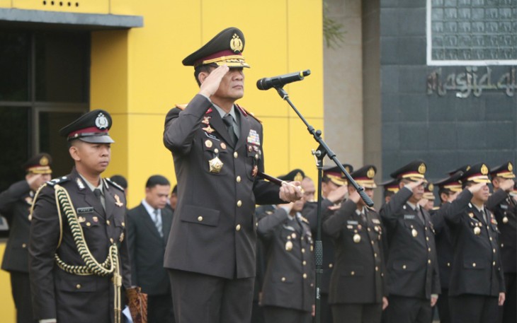 Kapolda Bengkulu Brigjen Pol. Drs. Coki Manurung, SH, M. Hum saat bertindak sebagai inspektur upacara (Irup) upacara bendera memperingati hari lahir pancasila, Jum’at (1/06/2018)