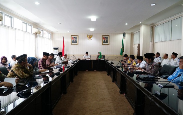 Asisten II Setda Provinsi Bengkulu Yuliswani saat memimpin Rapat Persiapan Festival Tabut 2018.