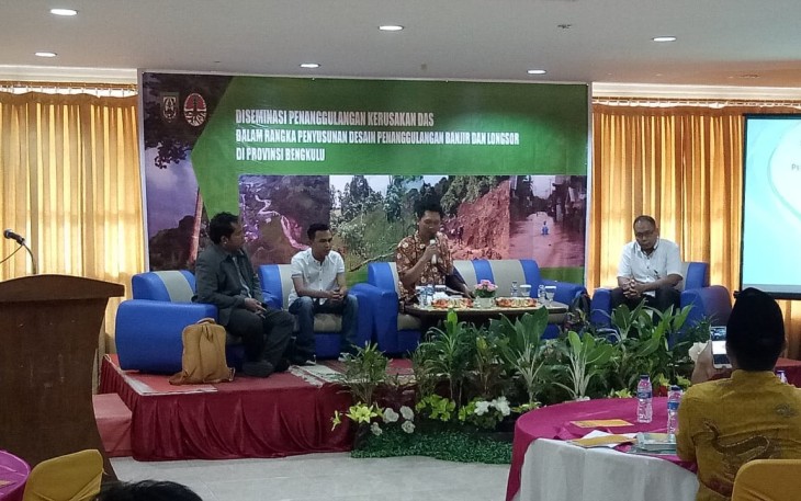 TOR Diseminasi penanggulangan kerusakan DAS dalam rangka penyusunan grand design penanggulangan bencana banjir dan longsor di Provinsi Bengkulu, di hotel kawasan Pantai Panjang Bengkulu, Jumat (27/7/2018).