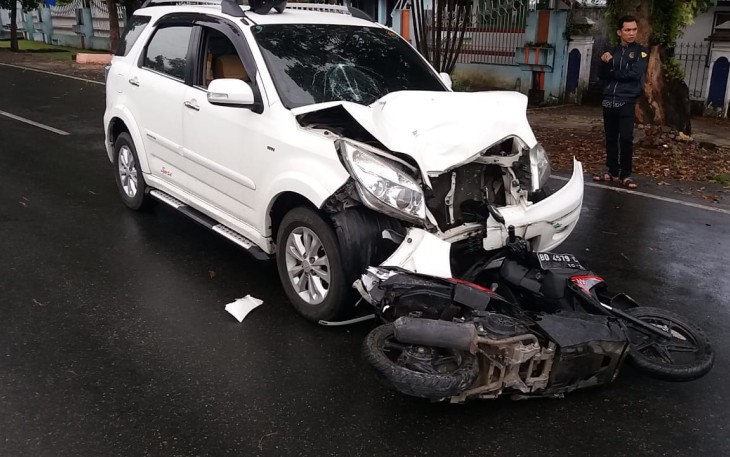 Saat kejadian kecelakaan kendaraan nampak ringsek