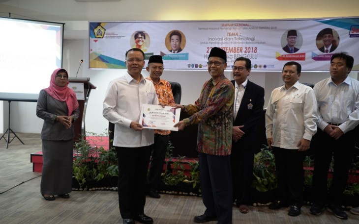 Plt Gubernur Bengkulu Rohidin Mersyah hadir dan menjadi Keynote Speaker sekaligus membuka Seminar Nasional Teknologi Inovasi dan Aplikasi