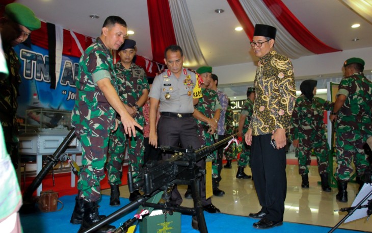Asisten III Pemda Provinsi Bengkulu Gotri Suyanto menghadiri pembukaan pameran Alutsista dalam rangka menyambut HUT TNI ke-73