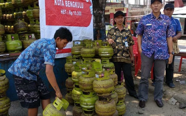 Disperindag Kota Bengkulu lakukan Operasi Pasar (OP) bersama PT Pertamina Cabang Bengkulu.